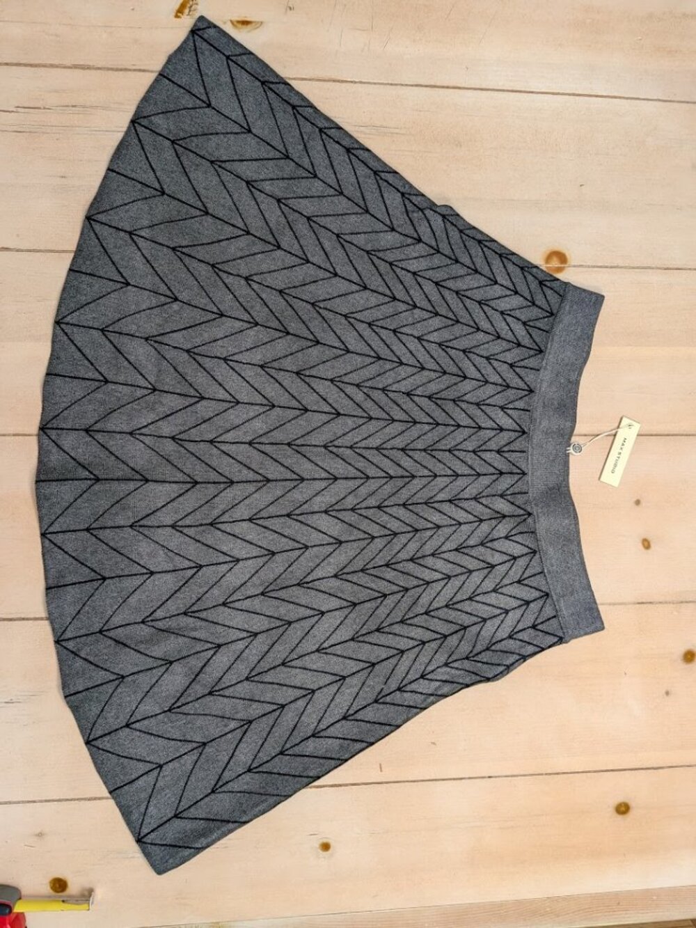 NWT Max Studio Gray Black Chevron Knit A-Line Skirt Size M